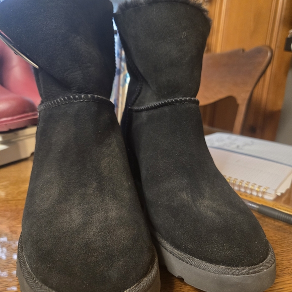UGG Black Winter Boots with Suede Exterior - Picture 8 of 13